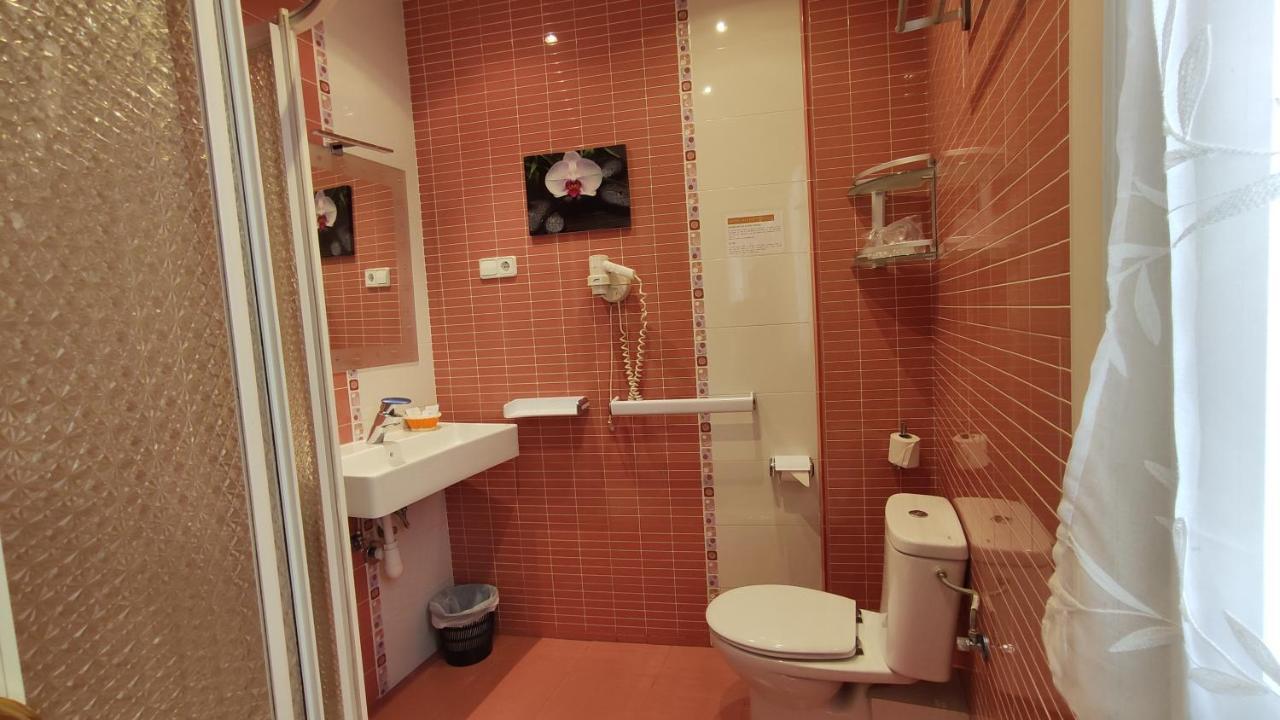Hostal Aliste Madrid Ngoại thất bức ảnh
