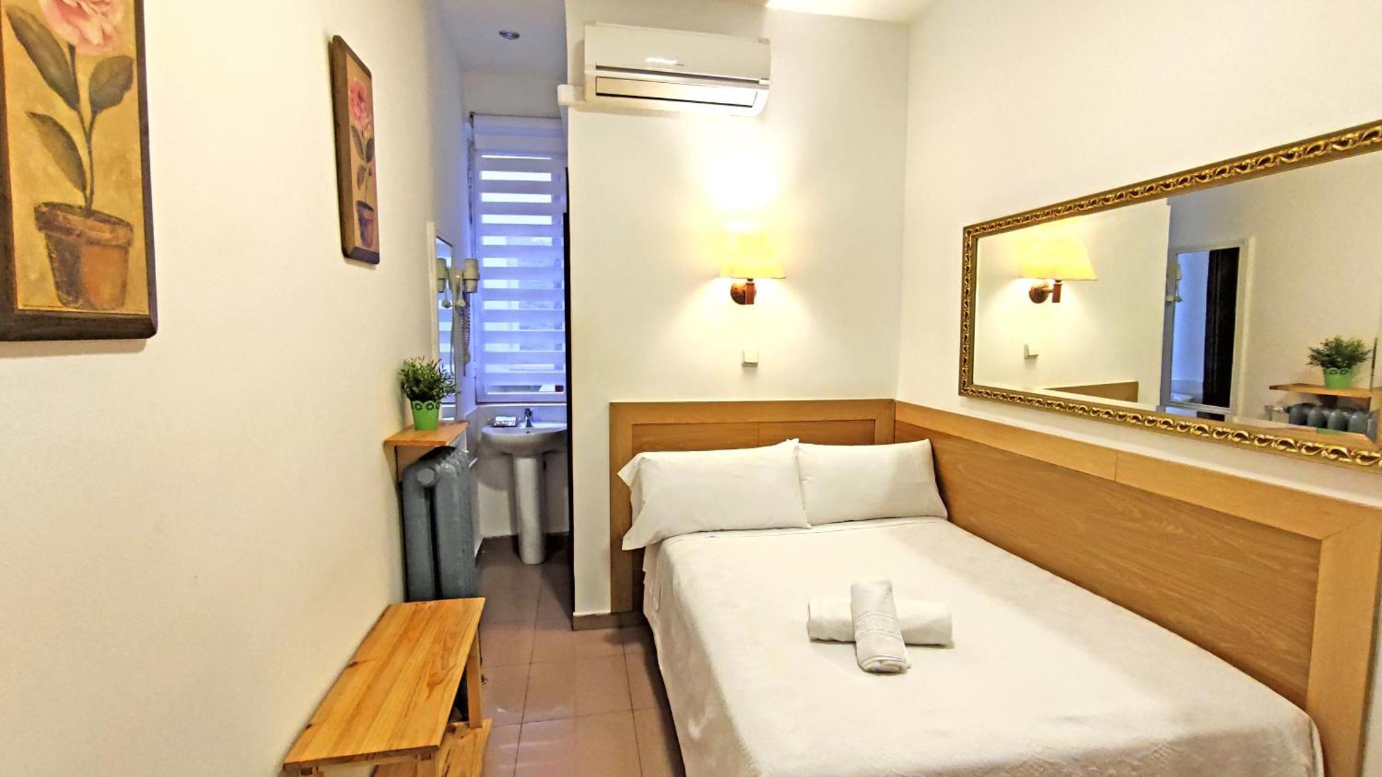 Hostal Aliste Madrid Ngoại thất bức ảnh